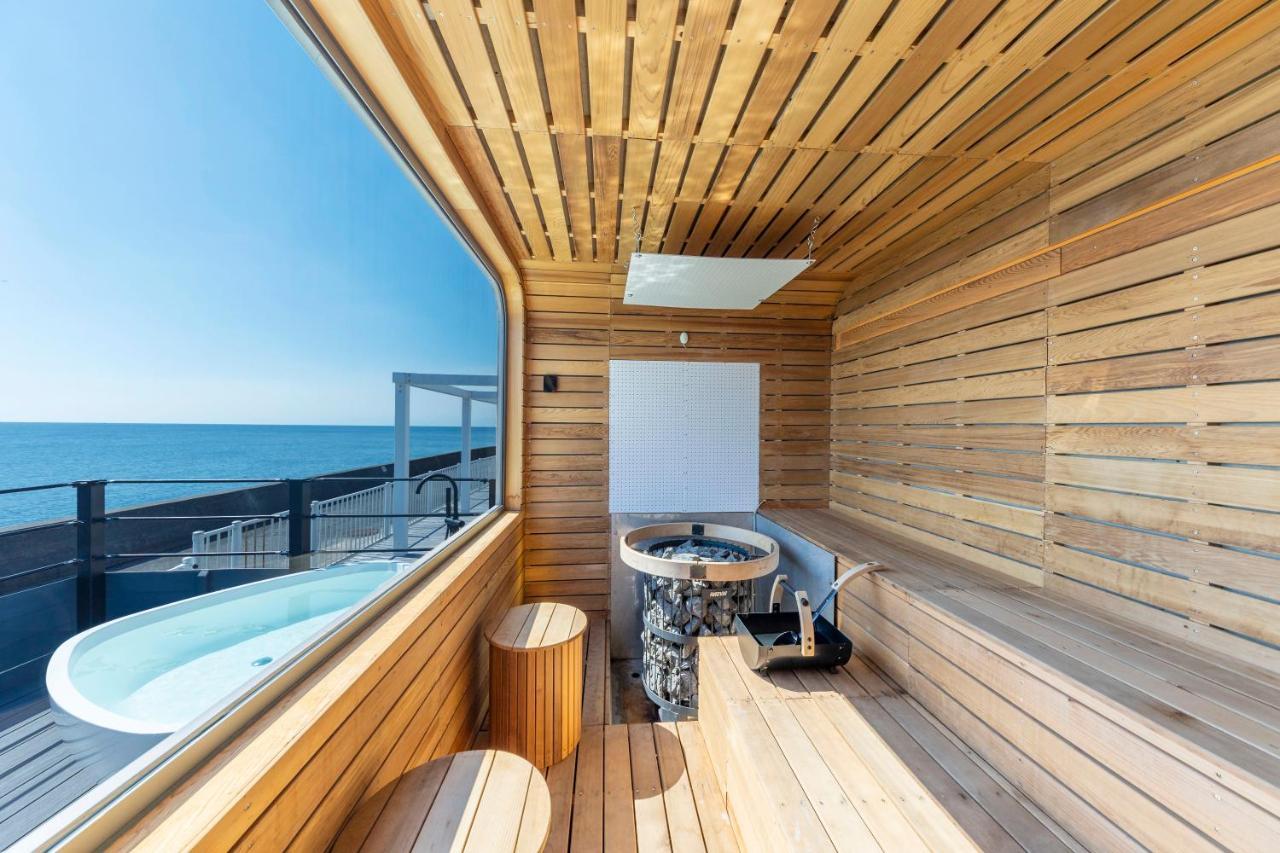 Malibu Hotel Zushi Buitenkant foto